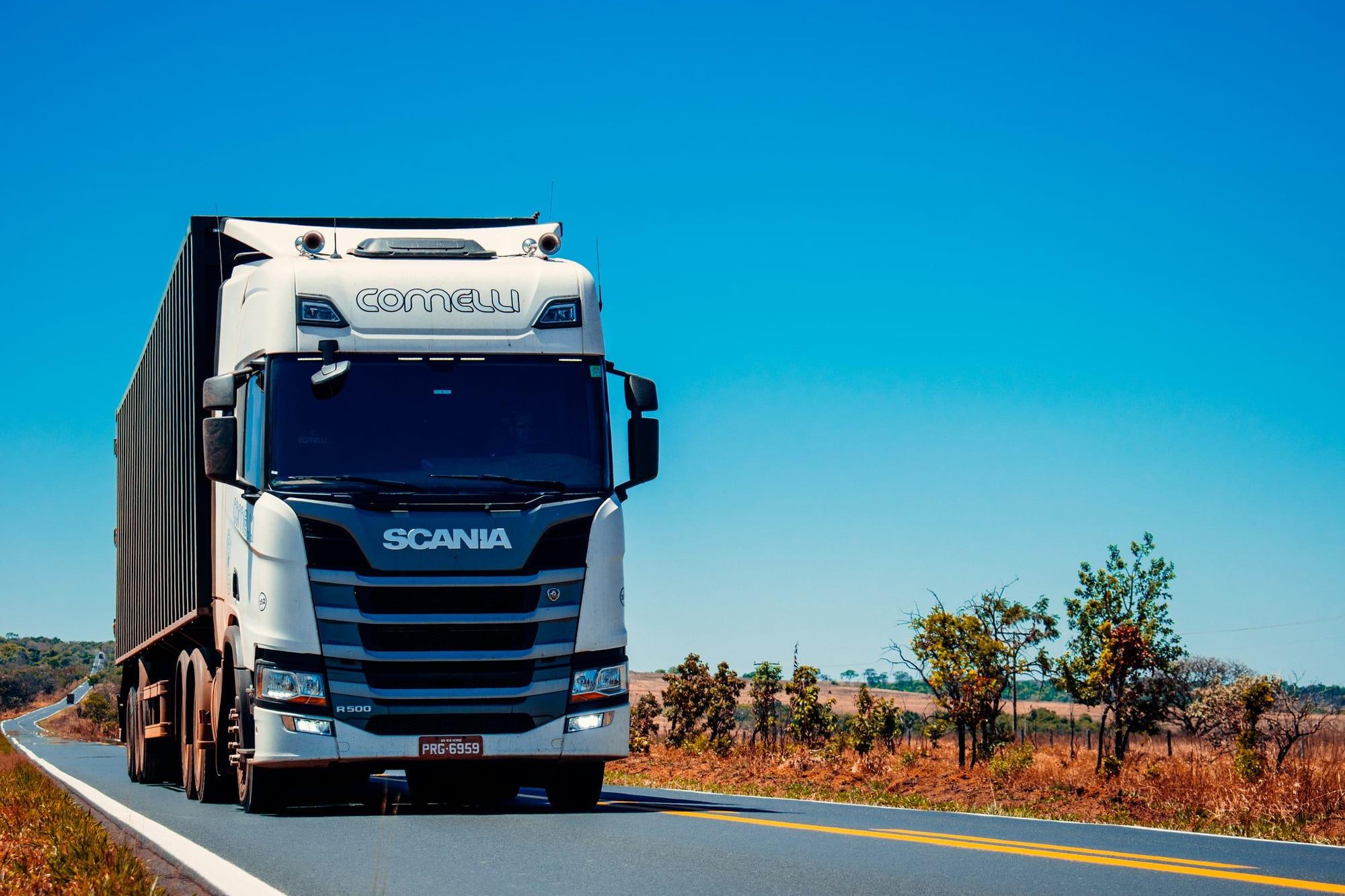 Camiones de distribución en ruta