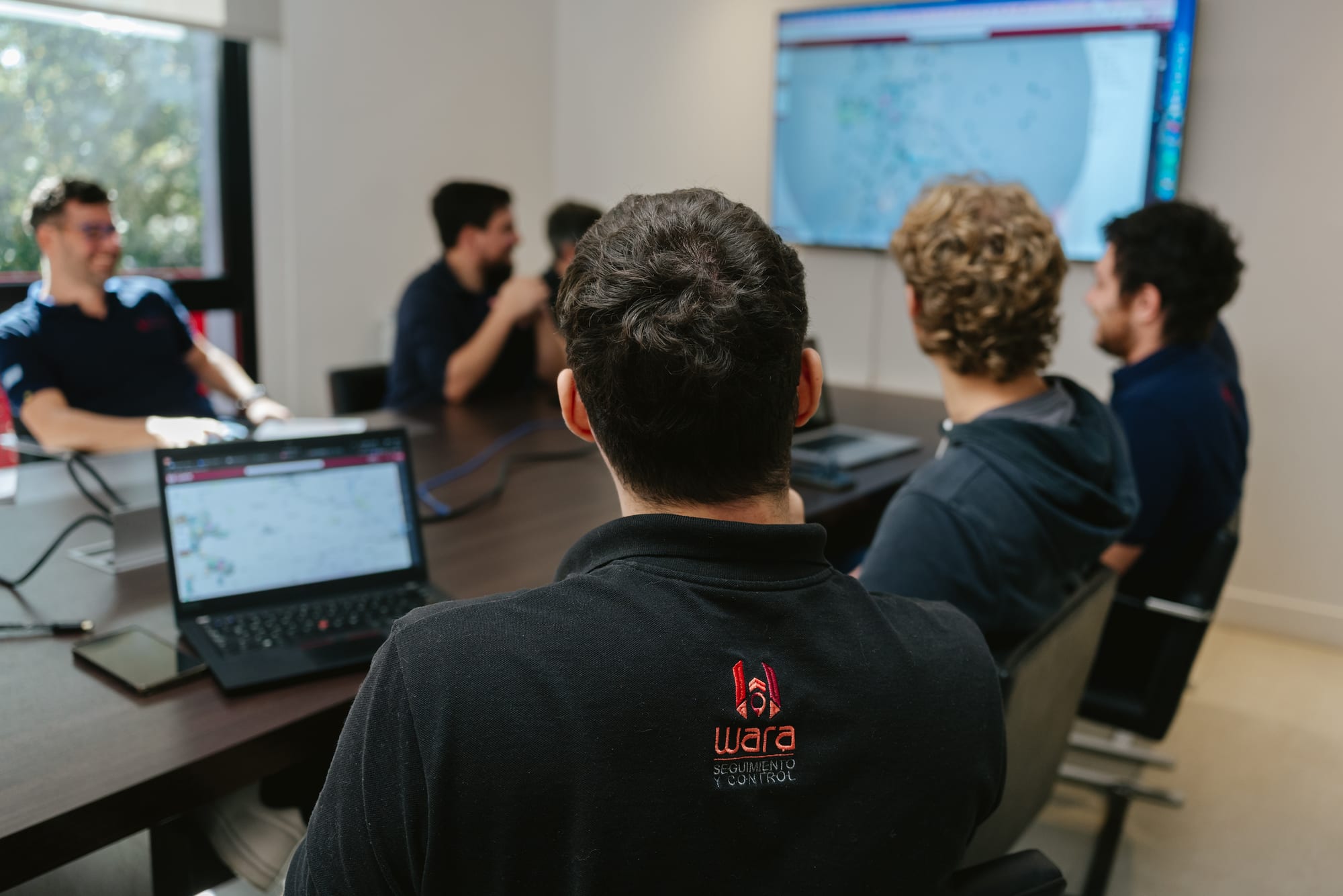 Equipo de WARA trabajando